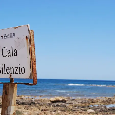 Sicilia Noto San Lorenzo Amaranto